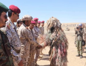   رئيس الأركان يشهد عرضاً عسكرياً بمناسبة تخرج الدفعة الـ14 قناصة