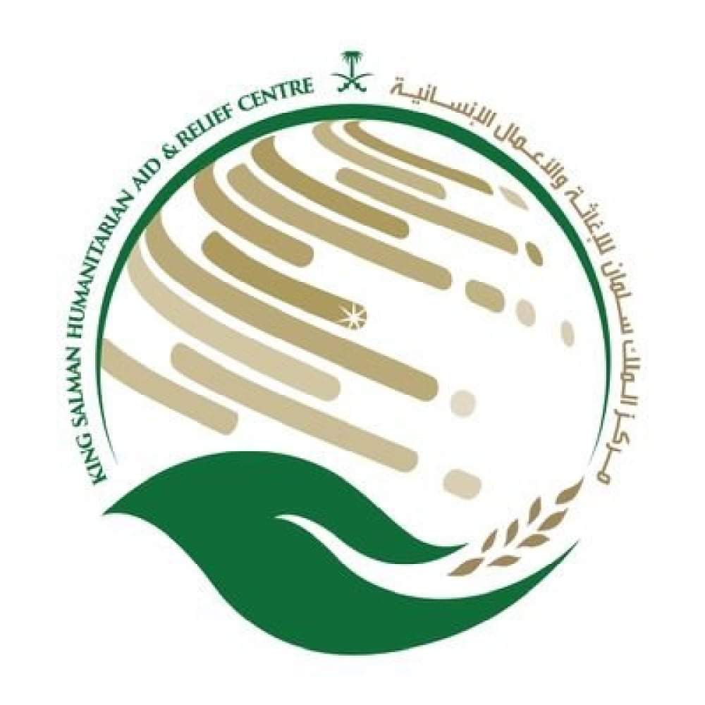 توزيع مساعدات إيوائية للنازحين في مأرب وتدشين دورات مهنية في عدن