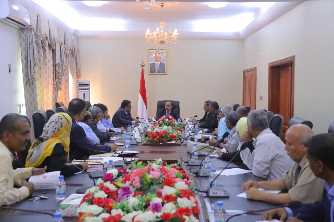الارياني يدعو الى تفعيل النشاط الثقافي وضرورة تفعيل النشاط المسرحي في كل المحافظات المحررة