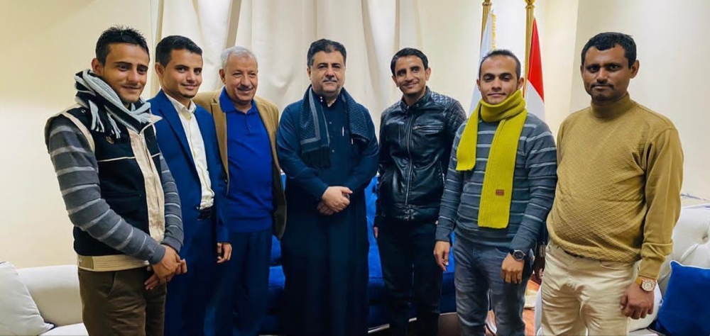 العيسي يلتقي الخمسة الصحفيين المحررين من سجون مليشيا الحوثي ويتكفل بعلاجهم