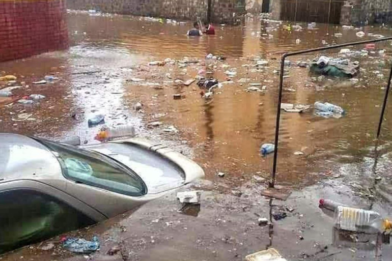  وفاة مدنيَيْن وإصابة آخرين أثر الأمطار الغزيرة بعدن