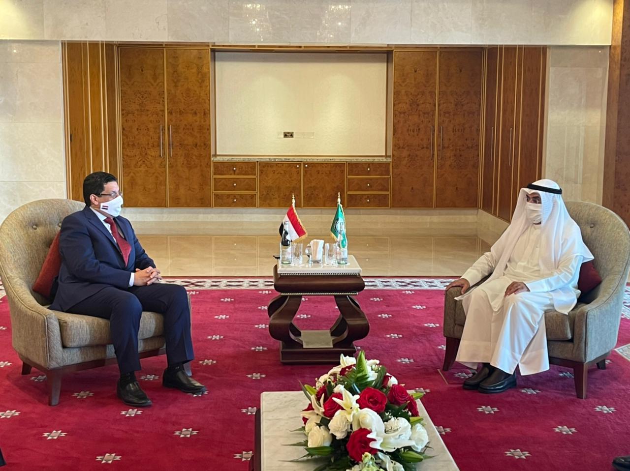 وزير الخارجية يناقش مستجدات الاوضاع مع رئيس مجلس الدولة العماني
