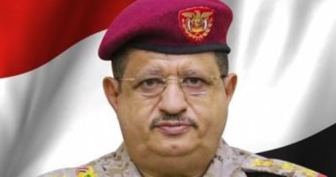 وزير الدفاع يترأس اجتماعاً استثنائياً بقادة الجيش لمناقشة المستجدات الميدانية