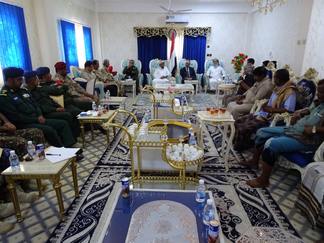 وزير الداخلية يطلع على أوضاع المؤسستين الأمنية والعسكرية بالمهرة