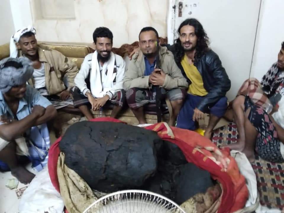 شاهد بالصور ، مفاجئة مذهلة هكذا تحولت رحلة صيد سمك إلى كنز ثمين بالملايين في بحر البريقة 
