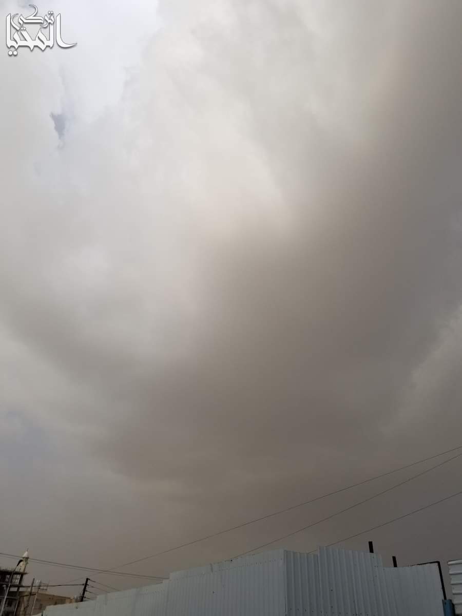 بالصور ، سحب عملاقة تغطي سماء مدينة صنعاء