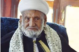 الشيخ عائض القرني، يؤكد ان العلامة العمراني ليس عالم يمني، ويكشف لماذا تعامل الحوثيين معه بخسة