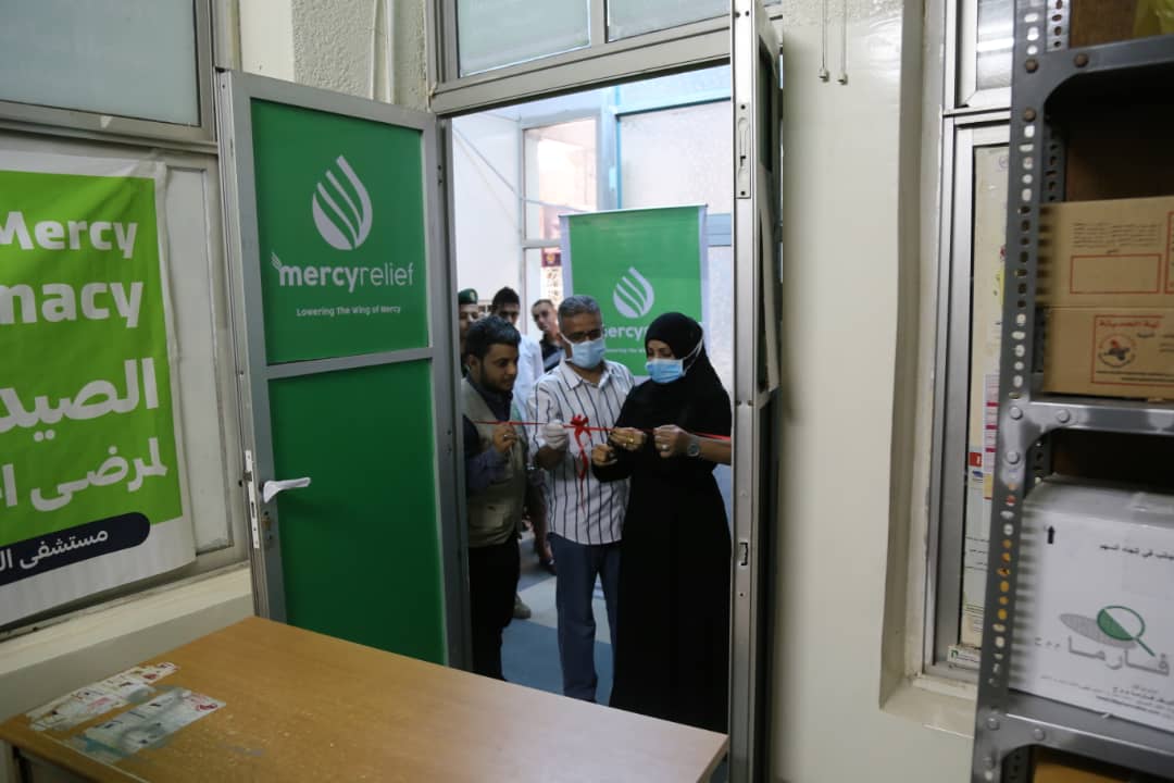 تعز : مؤسسة Mrecy  Relief  البريطانية تفتتح صيدلية مجانية  خاصة بالوبائيات والحميات  بمستشفى التعاون