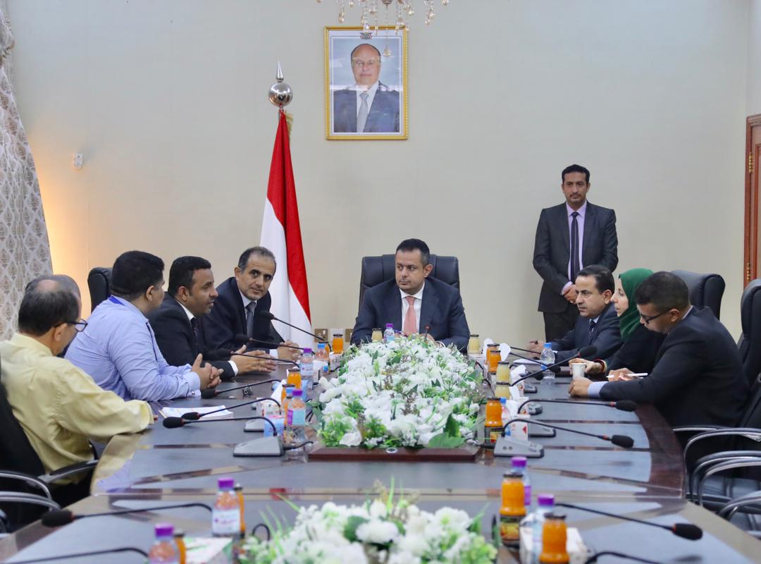 رئيس الوزراء يؤكد على ضرورة تفعيل عمل وزارة الإدارة المحلية