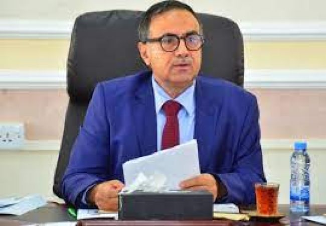 عميد كلية الآداب يعزي رئيس جامعة عدن في وفاة شقيقه