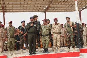 وزير الداخلية يتفقد لواء 137 مشاة بالمهرة