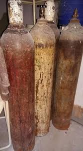 مجانًا اسطوانات الأوكسجين للمرضى بعدن