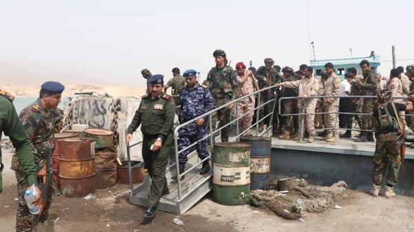 وزير الداخلية يتفقد ميناء نشطون بالمهرة