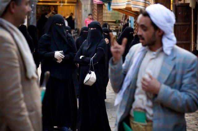 فضيحة صراع العائلات الهاشمية قيادي حوثي يتهم اخر بممارسة الدعارة واستغلال أعراض الناس