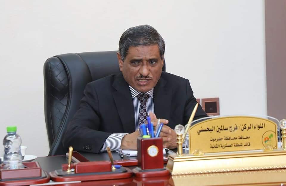 محافظ حضرموت يرأس اجتماعاً للدفع بالعمل في الإدارات المرتبطة بالاستثمار والأراضي