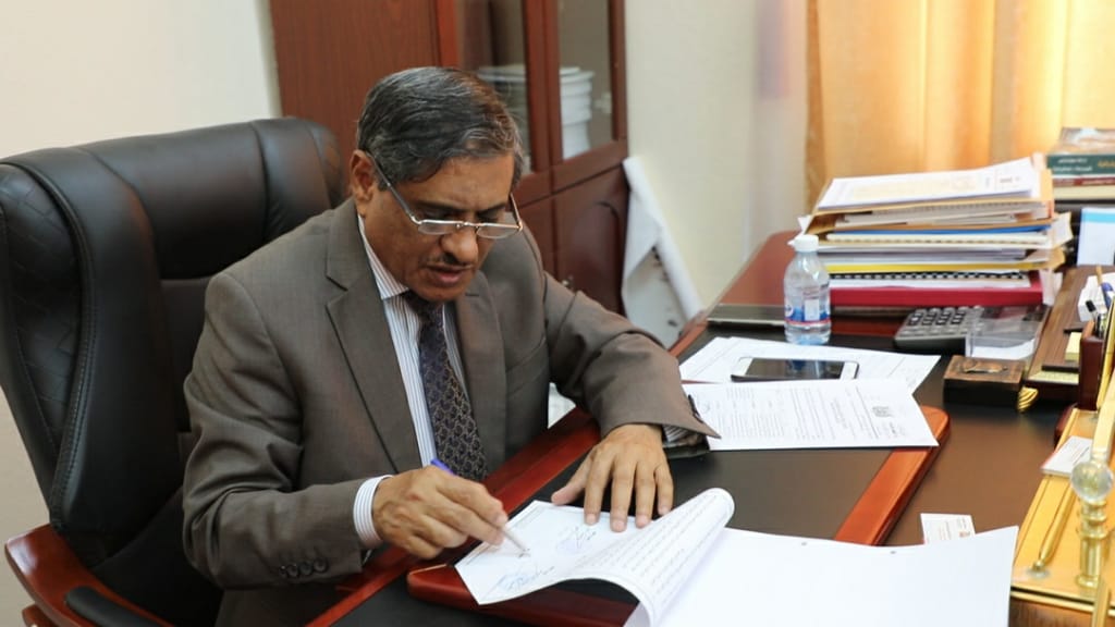 الوزير كفاين والمحافظ البحسني يناقشان خطط تطوير ودعم القطاع السمكي بحضرموت