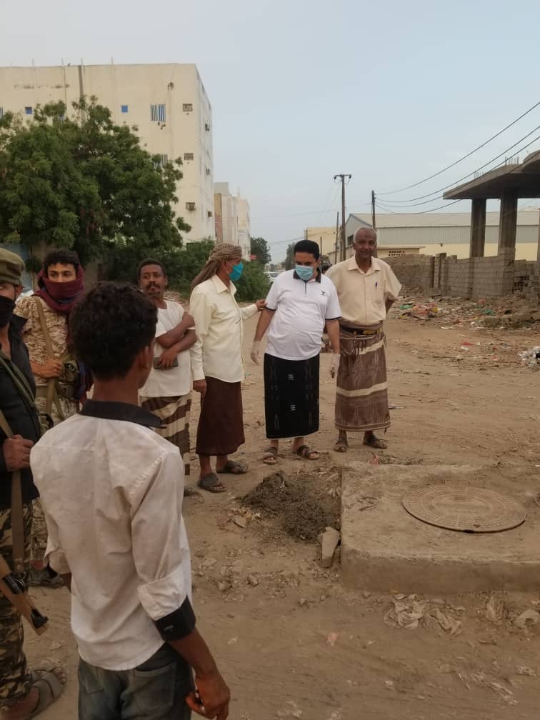 الجباري يقوم بجولة تفقدية لمضخات مياه الصرف الصحي بدارسعد ويحفز ويوجه فرق العمل بتصفية 698 منهل للصرف الصحي