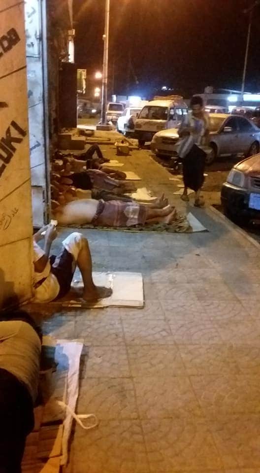 عشية تظاهرة #انا_مستعد، شاهد بالصور أهالي عدن يفترشون شوارع المدينة 