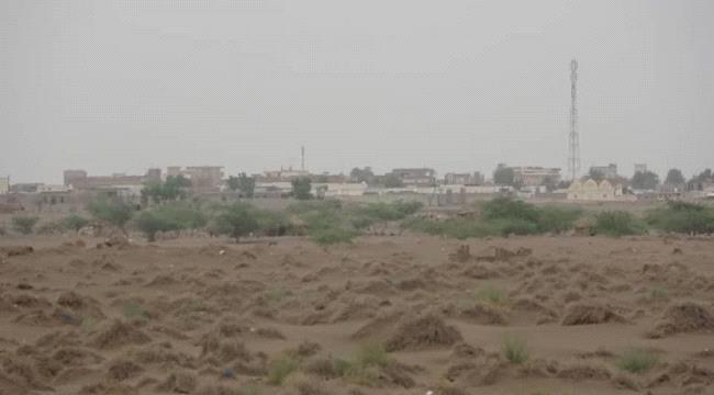 استهداف حوثي متجدد يلحق اضرارا مادية بمنازل المدنيين في التحيتا