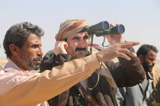 محافظ صنعاء يوجه لجنة الطوارئ بمساعدة النازحين في مخيم الزبرة