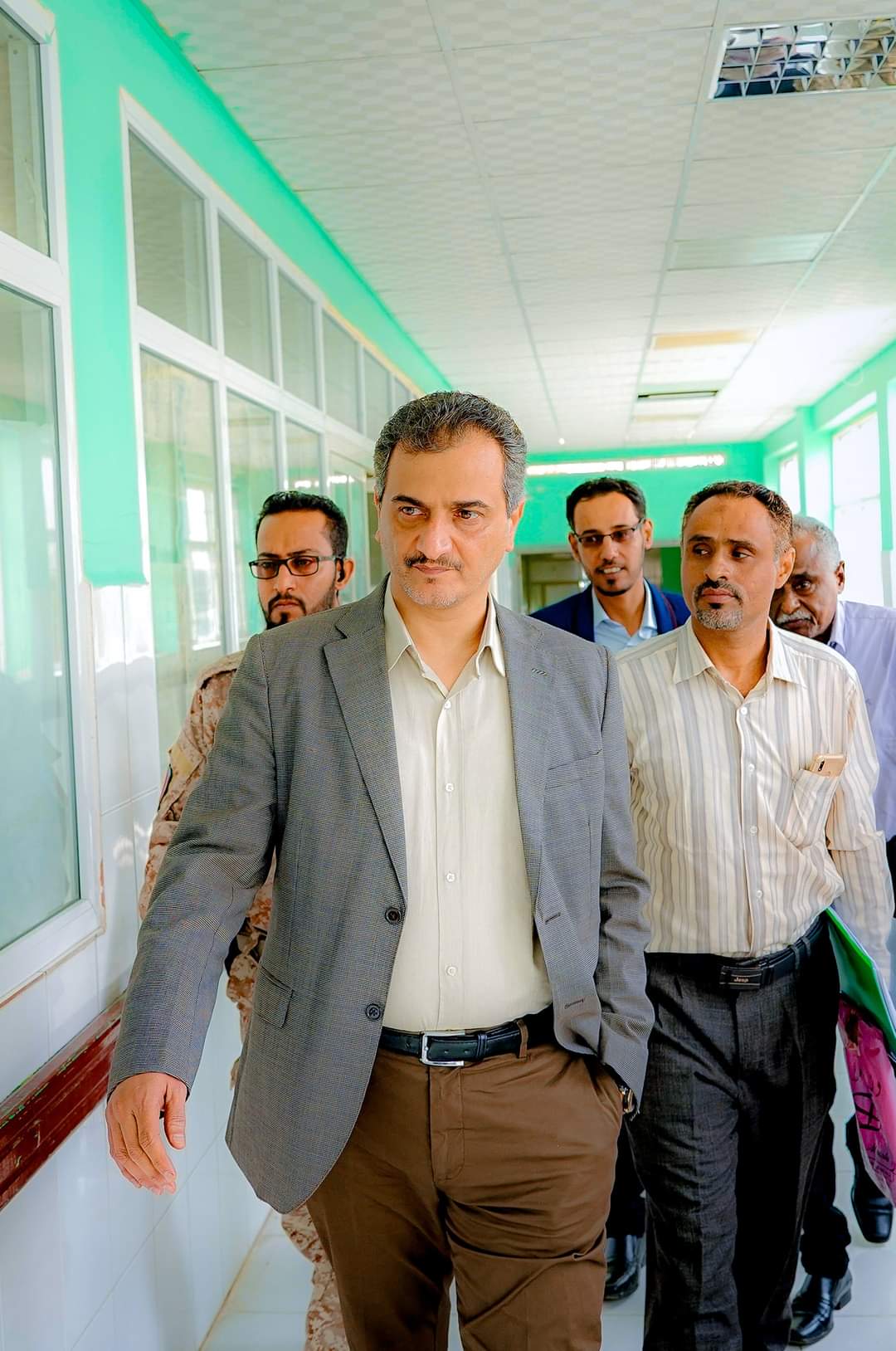 محافظ العاصمة عدن يوجّه بتوقيف إدارة مستشفى 22 مايو العام وإحالتها للتحقيق