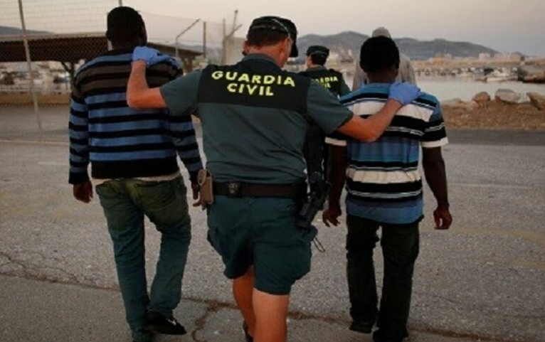 جمعية حقوقية مغربية تتهم سلطات جيب سبتة الإسباني بترحيل 40 لاجئا يمنياً