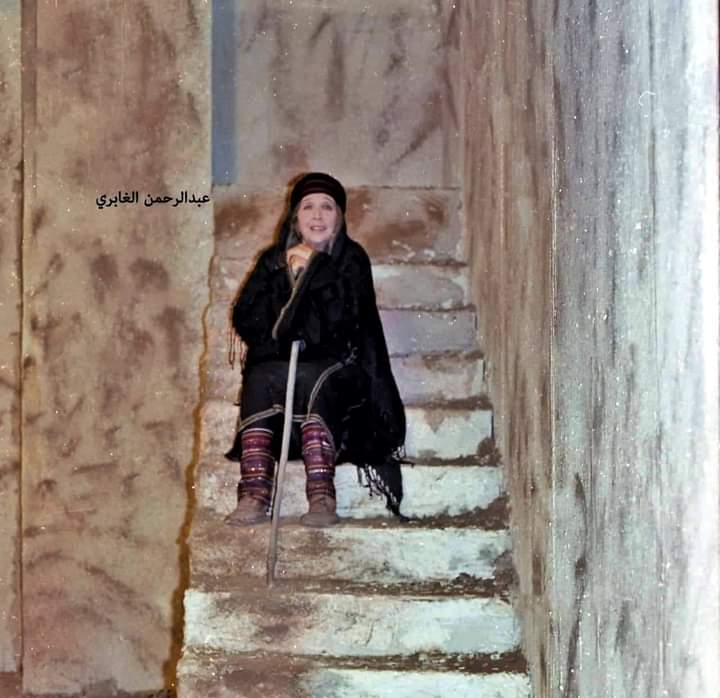 ماذا تفعل فنانة مصرية قديرة في اليمن (صورة
