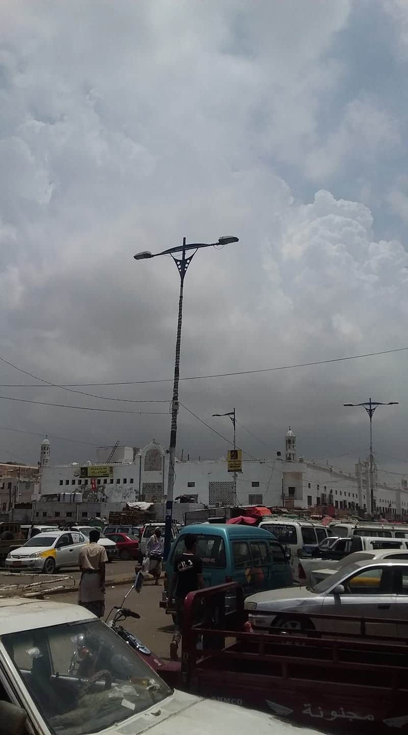 سحب ركامية بدأت بالتشكل في سماء عدن ( صور )