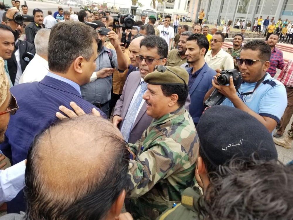شاهد أول صورة للحظة وصول المحافظ لملس إلى عدن  