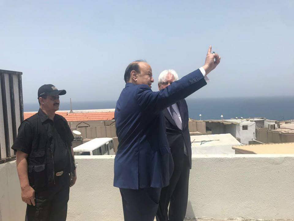 هادي خلال استقباله المبعوث الأممي قبل ايام