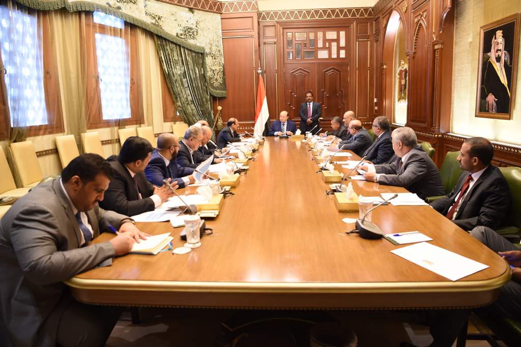 الرئيس هادي في لقاء هام مع هيئة مستشاريه ونائبه ورئيس الحكومة