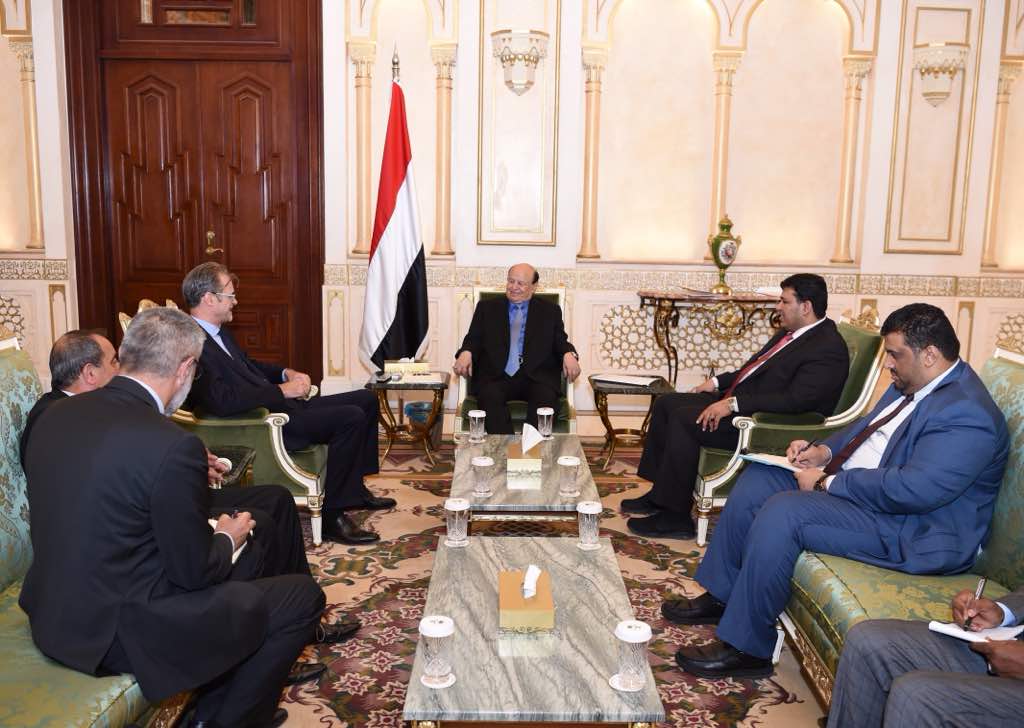 الرئيس هادي يستقبل السفير الفرنسي لدى بلادنا 