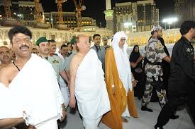 الرئيس هادي في زيارة سابقة لبيت الله الحرام