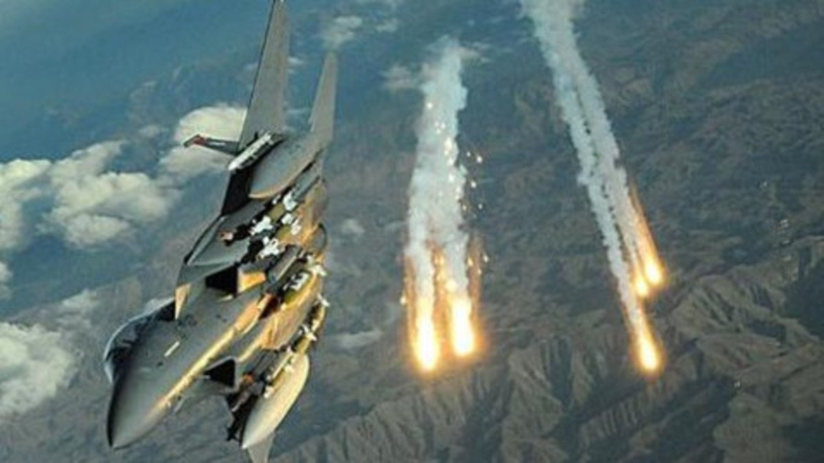 طائرة من التحالف في أجواء اليمن