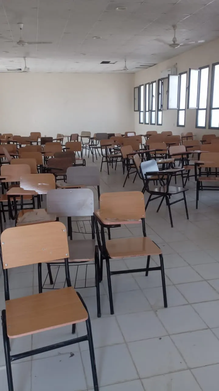 وقف المحاضرات بجامعة المهرة جراء إضراب المتعاقدين للمطالبة برواتبهم
